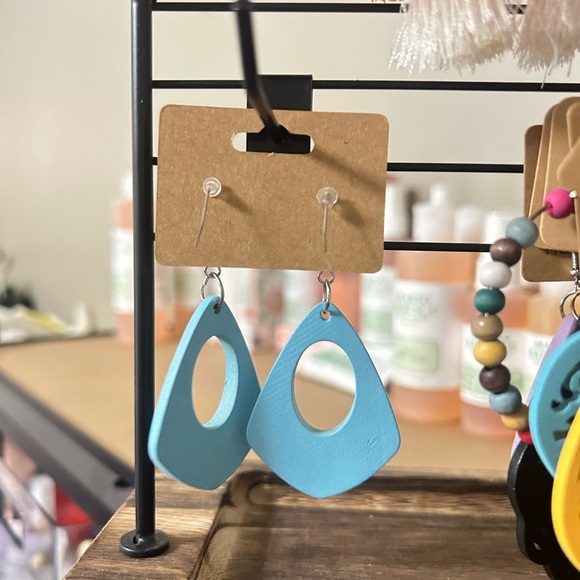 Gorgeous Lightweight Wooden Light Blue Geometric Dangly Earrings NEW - Picture 2 of 2